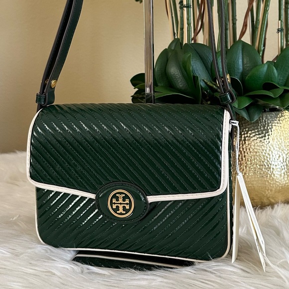 New Tory Burch ROBINSON PATENT QUILTED SHOULDER BAG - Picture 13 of 17